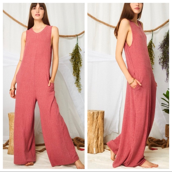 Absolutely fabulous wide leg Solid Jumpsuit - Picture 2 of 4